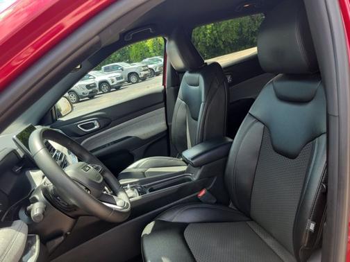 Red Hot Pearlcoat 2024 Jeep Compass Latitude