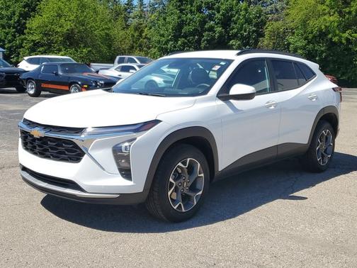 Summit White 2024 Chevrolet Trax LT