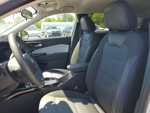 Summit White 2024 Chevrolet Trax LT