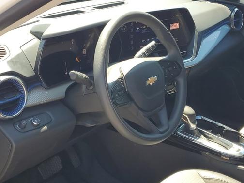 Summit White 2024 Chevrolet Trax LT