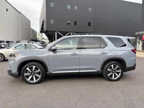2024 Honda Pilot Touring