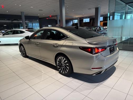 2024 Lexus ES 350 Ultra Luxury