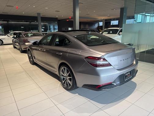 2022 Genesis G70 2.0T