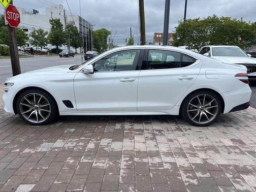 2022 Genesis G70 2.0T
