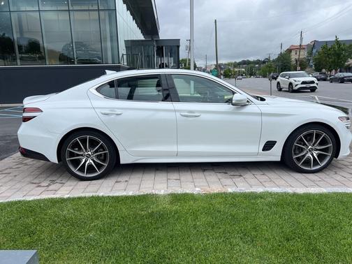 2022 Genesis G70 2.0T