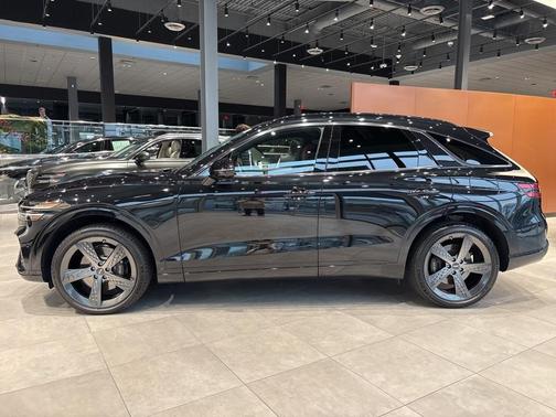 2023 Genesis GV70 2.5T