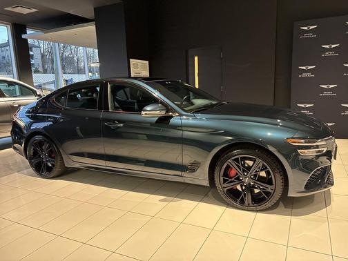 2024 Genesis G70 2.5T
