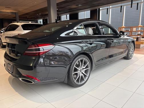 2025 Genesis G70 2.5T