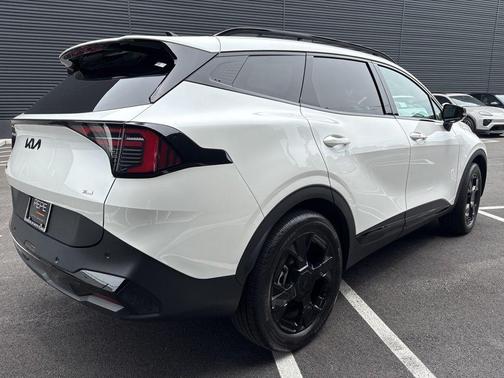 Snow White Pearl 2026 Kia Sportage Hybrid X-LINE