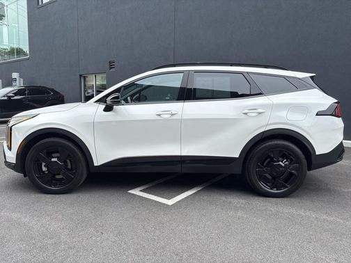 Snow White Pearl 2026 Kia Sportage Hybrid X-LINE
