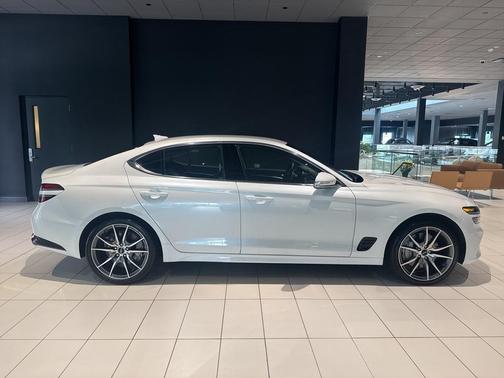 2025 Genesis G70 2.5T