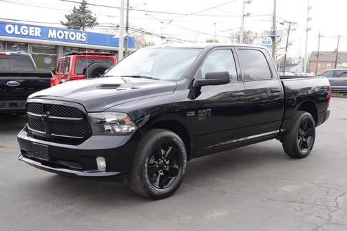 Diamond Black Crystal Pearl 2023 RAM 1500 Classic Express