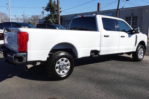Oxford White 2023 Ford F-250 XLT