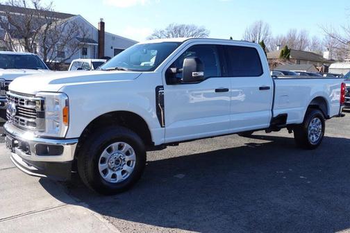 Oxford White 2023 Ford F-250 XLT
