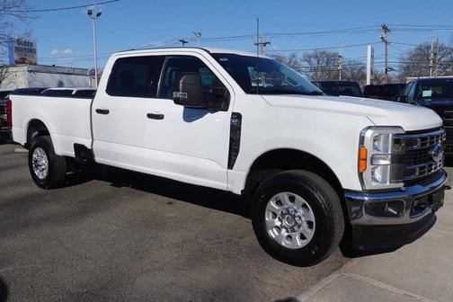 Oxford White 2023 Ford F-250 XLT
