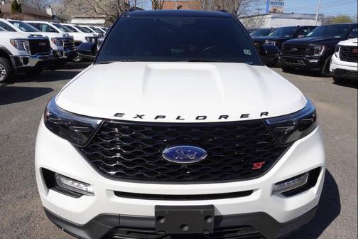 White 2023 Ford Explorer ST AWD 4dr SUV