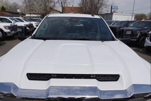 White 2024 GMC Sierra 2500 Pro