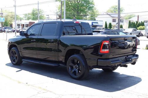 Diamond Black Crystal Pearlcoat 2022 RAM 1500 Sport