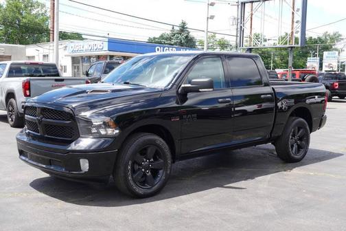 Diamond Black Crystal Pearlcoat 2022 RAM 1500 Classic SLT