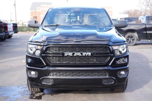 Diamond Black Crystal Pearl 2024 RAM 1500 Tradesman