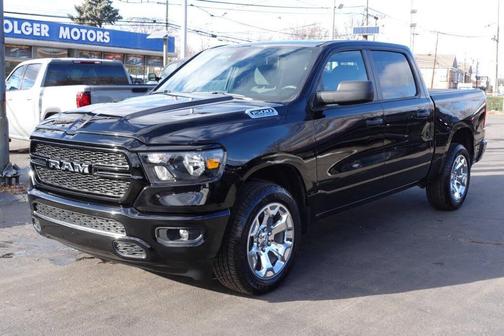 Diamond Black Crystal Pearl 2024 RAM 1500 Tradesman