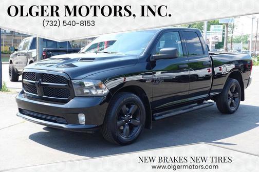 Diamond Black Crystal Pearlcoat 2022 RAM 1500 Classic Express