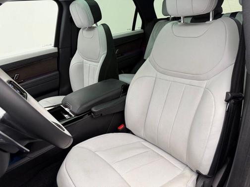 Santorini Black 2023 Land Rover Range Rover P530 SE