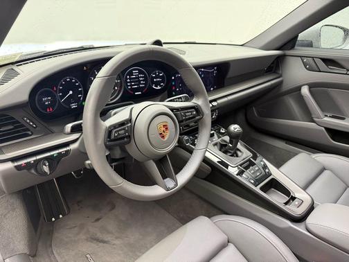 2024 Porsche 911 Carrera 4 GTS