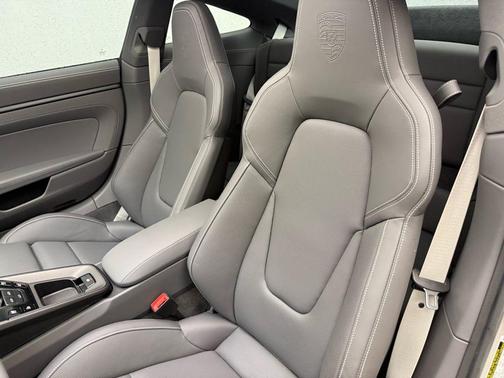 2024 Porsche 911 Carrera 4 GTS