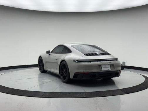 2024 Porsche 911 Carrera 4 GTS