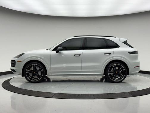 2023 Porsche Cayenne Turbo