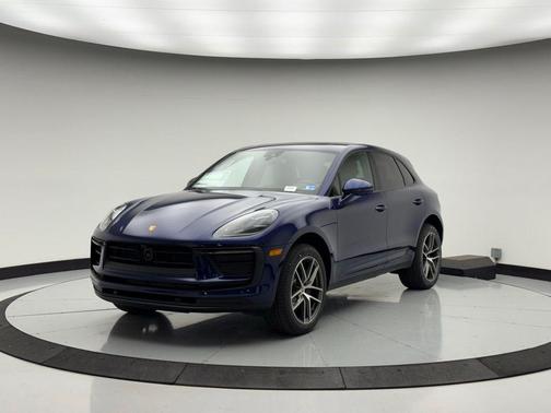 Gentian Blue Metallic 2026 Porsche Macan Macan