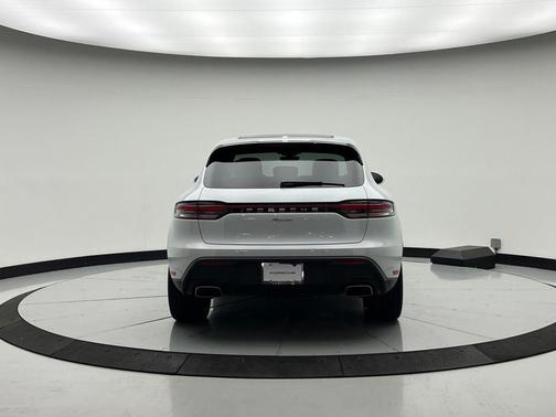 Carrara White 2026 Porsche Macan Macan