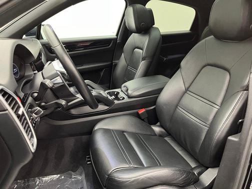 Black 2020 Porsche Cayenne Cayenne