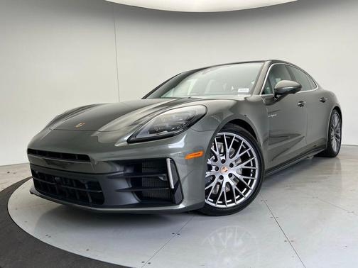 2026 Porsche Panamera 4