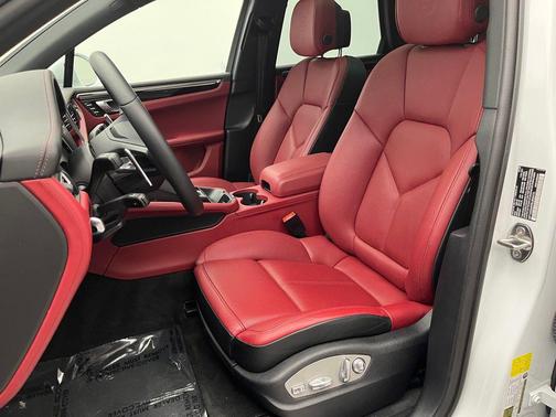 2024 Porsche Macan S