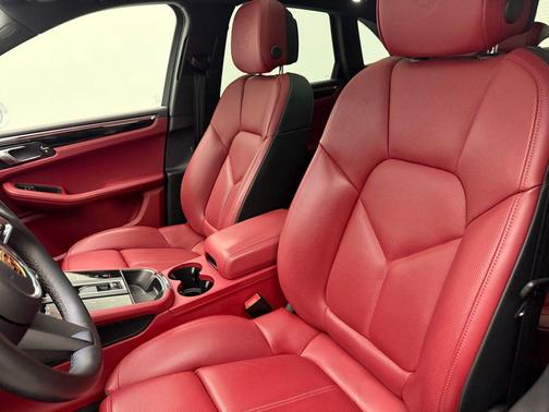 2024 Porsche Macan S