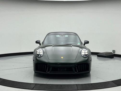 2026 Porsche 911 Carrera 4 GTS