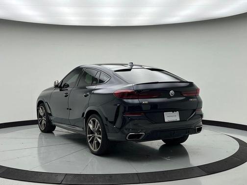2022 BMW X6 M50i
