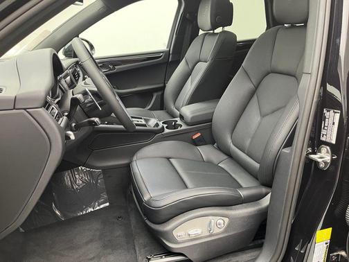 2025 Porsche Macan S