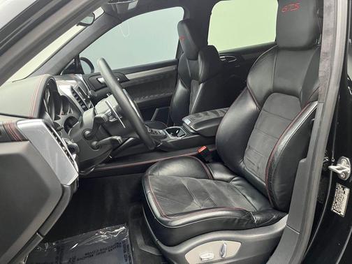2013 Porsche Cayenne GTS