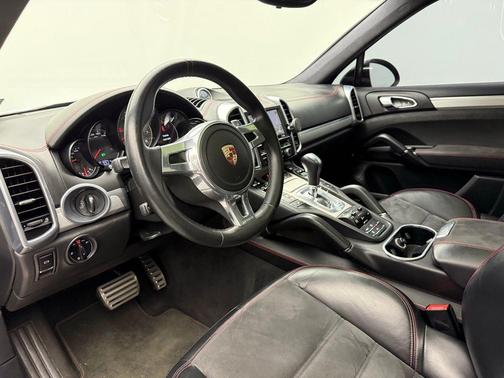2013 Porsche Cayenne GTS