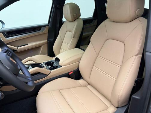 Platinum Silver Metallic 2026 Porsche Cayenne Cayenne