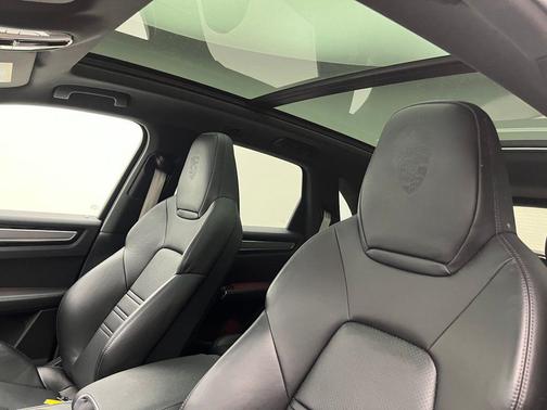 White 2023 Porsche Cayenne Cayenne