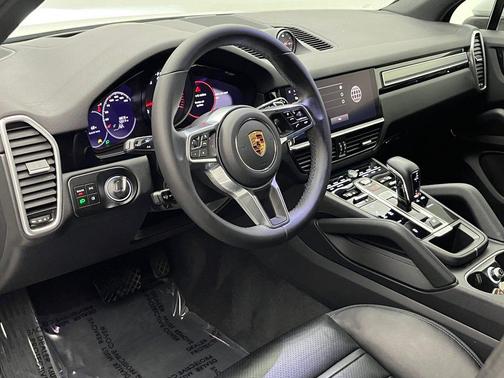 White 2023 Porsche Cayenne Cayenne