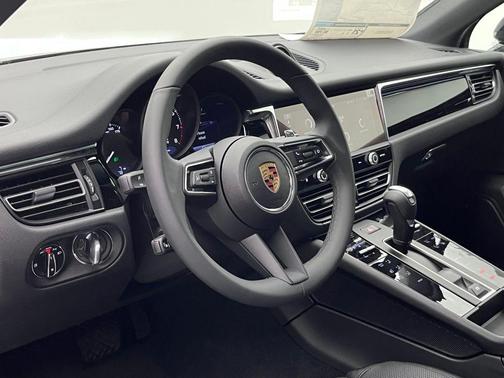 2025 Porsche Macan 