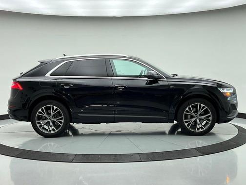 Mythos Black Metallic 2023 Audi Q8 55 Premium Plus
