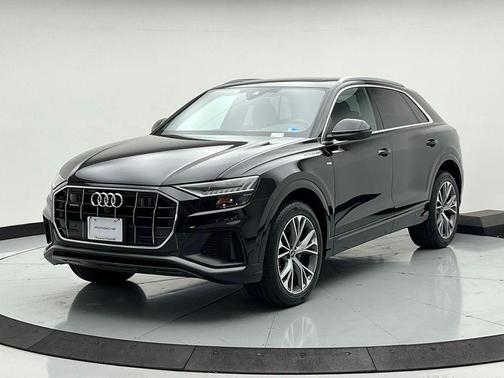 Mythos Black Metallic 2023 Audi Q8 55 Premium Plus