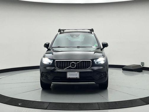 Black 2022 Volvo XC40 T5 Inscription