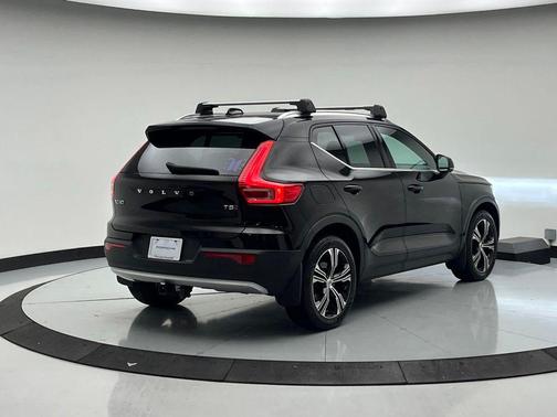 Black 2022 Volvo XC40 T5 Inscription